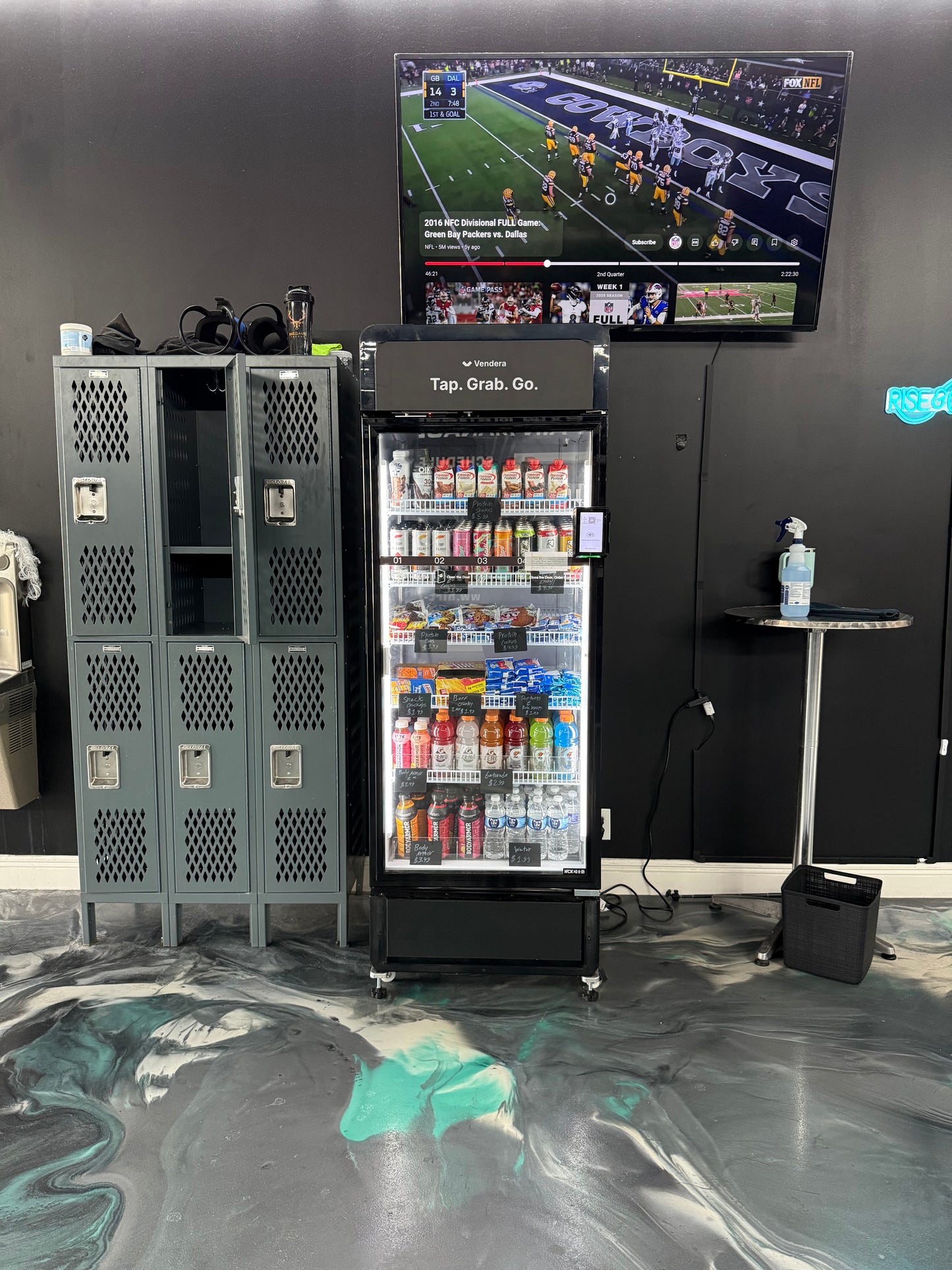 Vendera AI Smart Cooler – Autonomous Cashless Vending Solution