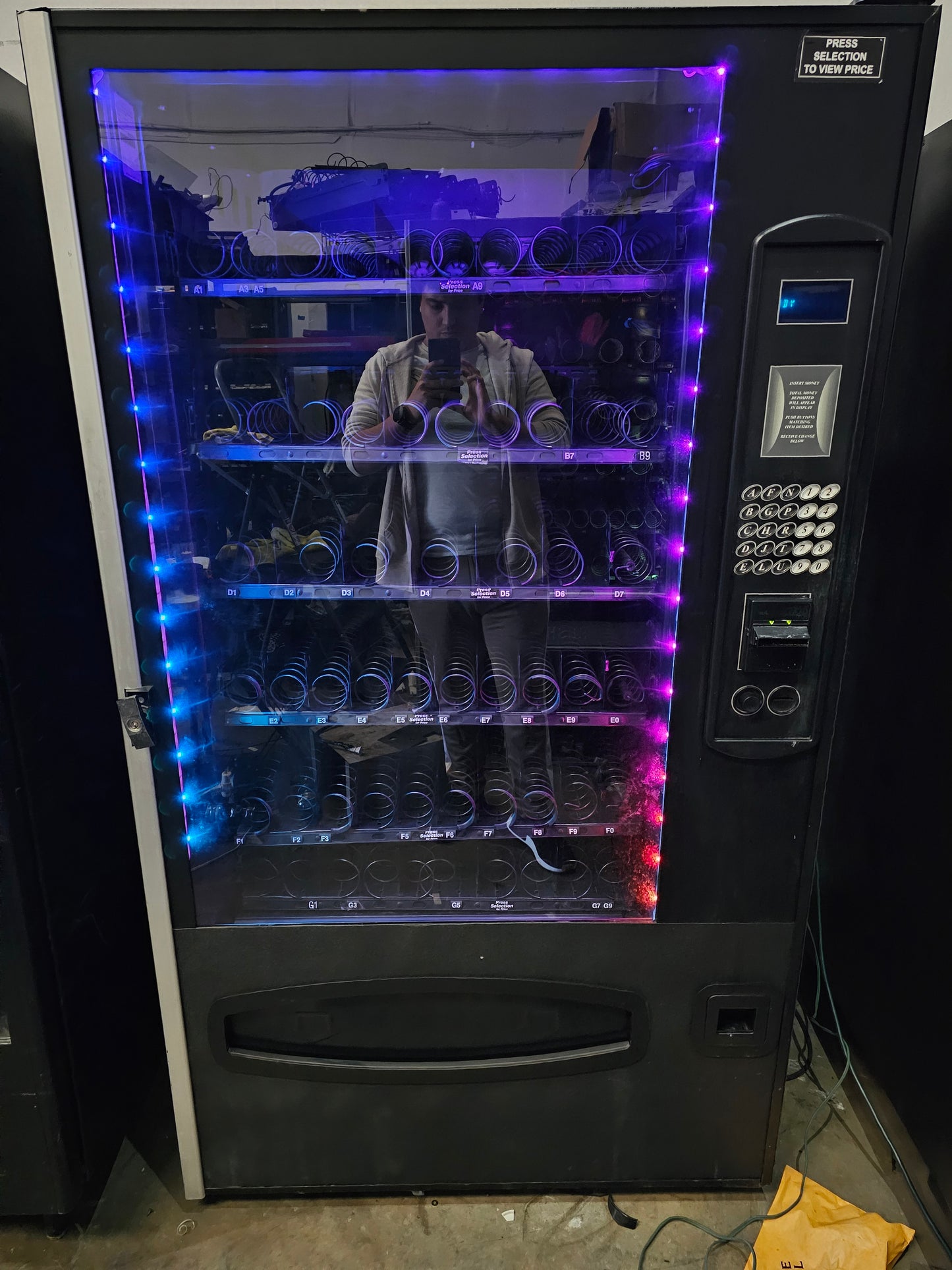 USI Snack Machine 3160