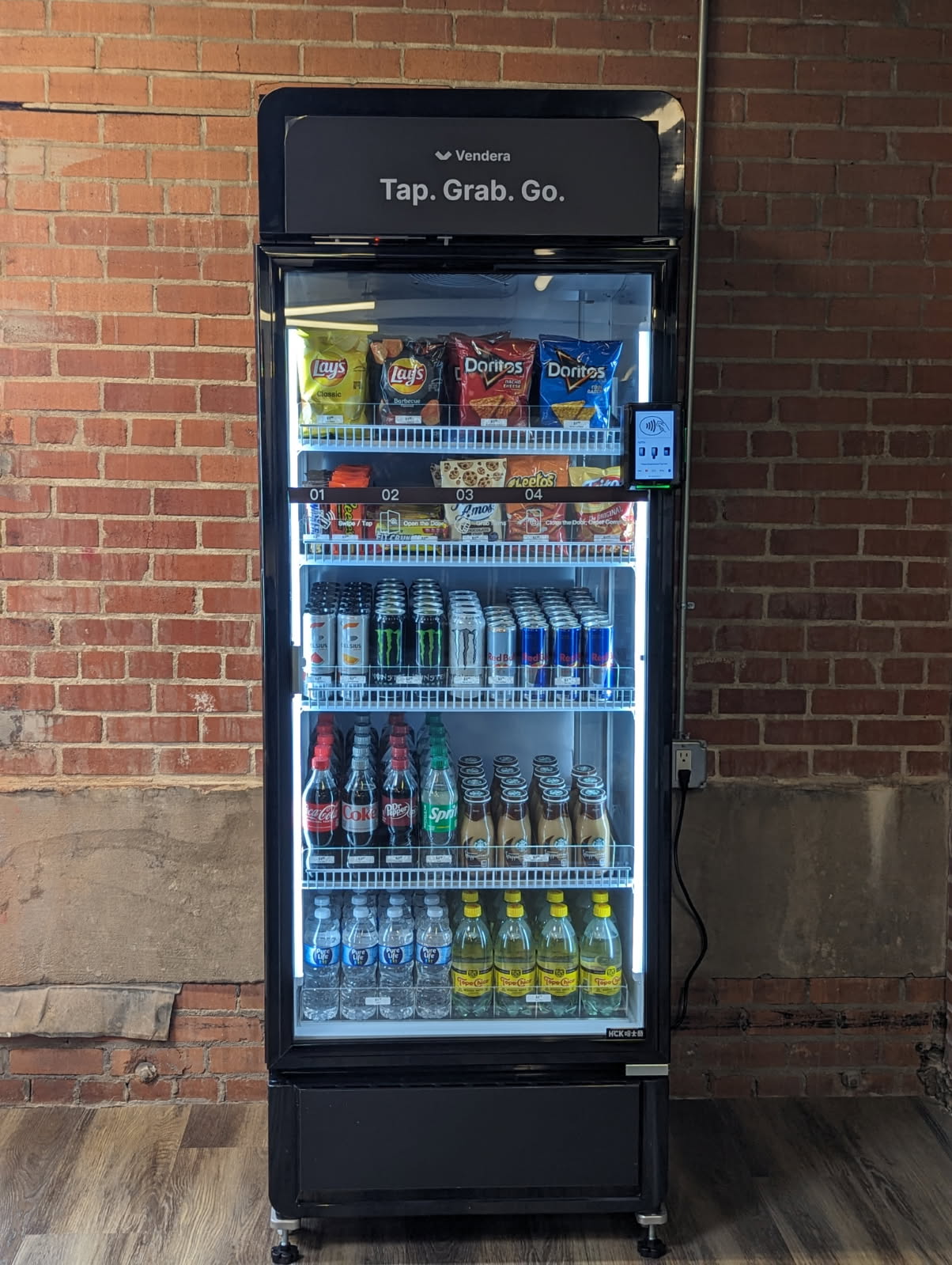 Vendera AI Smart Cooler – Autonomous Cashless Vending Solution