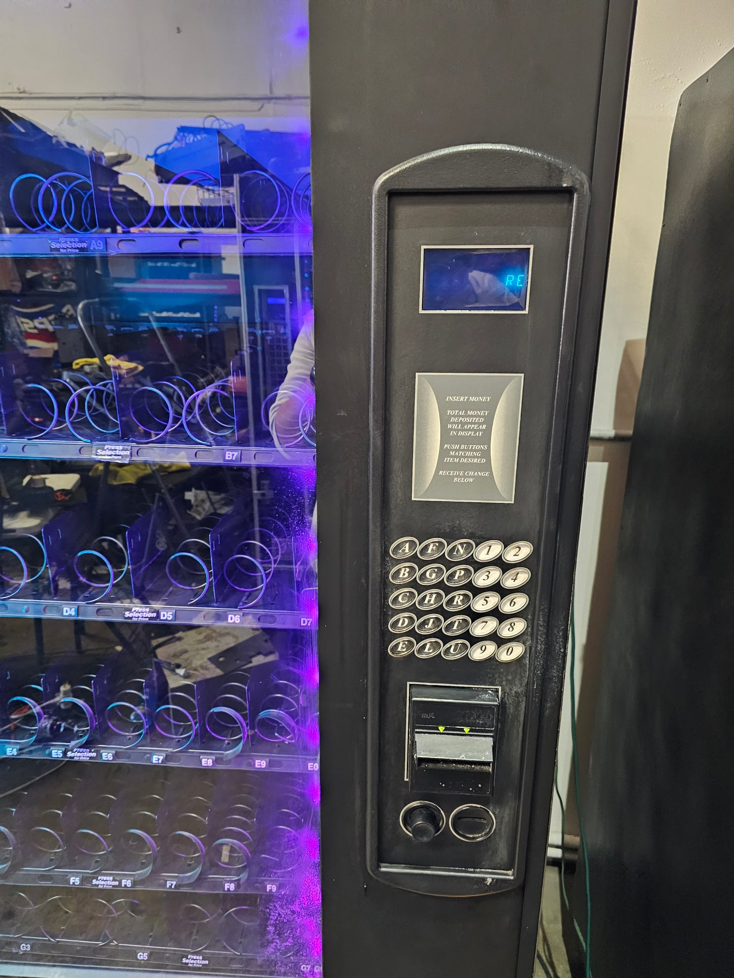 USI Snack Machine 3160